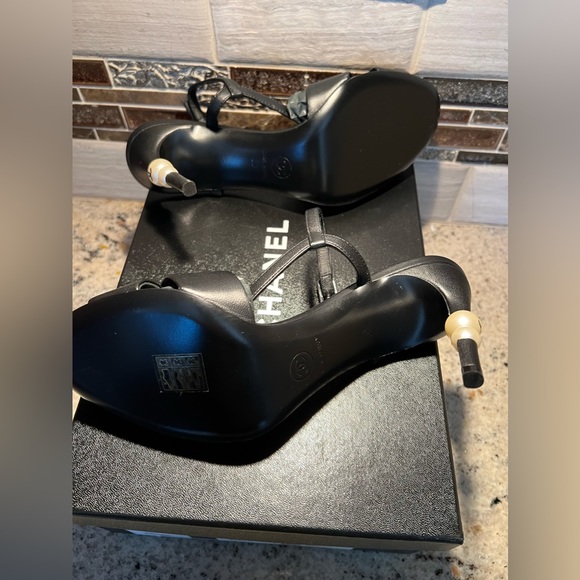 SOLD SOLD SOLD Chanel Lambskin Black Sandals 20B Size 37 - Picture 6 of 9